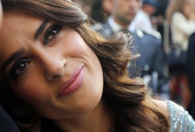 Salma Hayek concede 100.000 dólares y lanza campaña para víctimas de terremoto