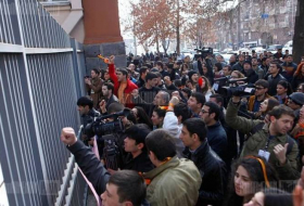 Acción de protesta de los estudiantes en Ereván-En vivo
