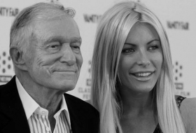Mientras el fundador de Playboy moría, su joven esposa lo pasaba bien en las redes sociales