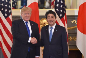 Trump y Abe se reunen en Tokio