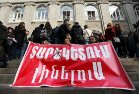 Estudiantes armenios que no quieren prestar el servicio militar comienzan una huelga de hambre