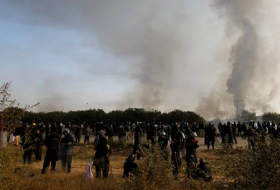 Policía de Pakistán utiliza gas lacrimógeno para dispersar a los manifestantes