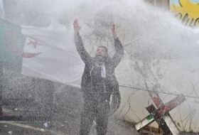 La Policía lanza gases contra los manifestantes cerca de la Embajada de EEUU en Beirut