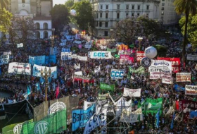 Masiva marcha contra Macri provoca caos en capital de Argentina