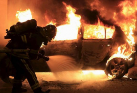 Francia: Más de 500 detenidos y 1.000 autos quemados en las celebraciones de Año Nuevo