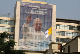 El papa Francisco inicia una gira por Chile y Perú