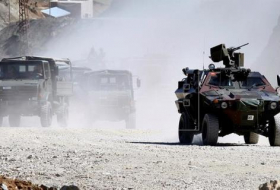 Movimiento de tropas y vehículos turcos en la frontera entre Afrín y Turquía