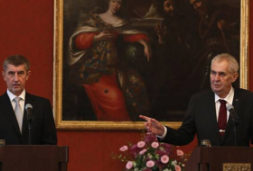 Primer ministro checo anuncia la renuncia del Gobierno