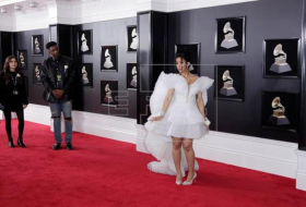 Las rosas blancas del #MeToo reinan en la alfombra roja de los Grammy