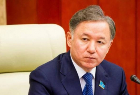 El presidente del parlamento kazajo viene a Bakú