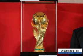 El Trofeo de la Copa Mundial de la FIFA por Coca-Cola llega a Azerbaiyán - FOTOS