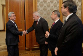 Copresidentes del Grupo de Minsk de la OSCE informan a Sargsyán sobre la reunión de Bakú