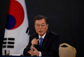 Más del 60 % de surcoreanos apoya una cumbre intercoreana entre Kim y Moon