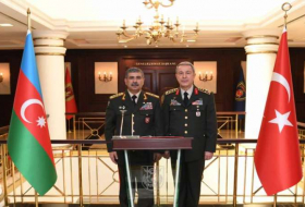 Ministro de Defensa de Azerbaiyán se encuentra con el jefe del Estado Mayor turco -Actualizado