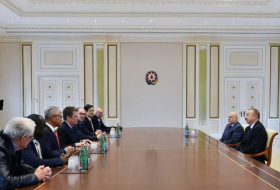 Ilham Aliyev recibe a la delegación de la Unión Internacional de Arquitectos