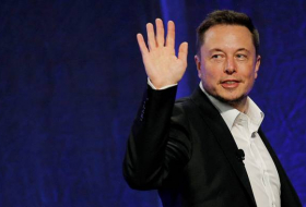 Elon Musk elimina las páginas de Tesla y SpaceX en Facebook en respuesta a un desafío de Twitter