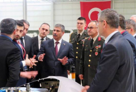 Zakir Hasanov observa las máquinas militares en Turquía-FOTOS