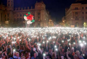 Decenas de miles se reúnen en calles de Budapest para pedir nuevas elecciones