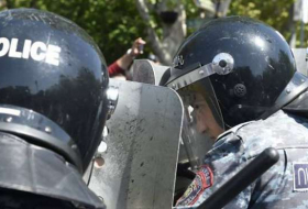 Policía armenia detiene a más de 60 manifestantes en Ereván