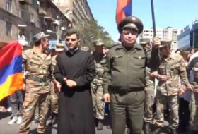 Los militares se unen a las protestas contra Sargsyán en Ereván- En Vivo