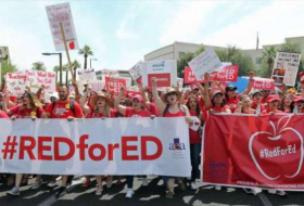Huelga de maestros en EEUU deja miles de estudiantes sin clases