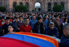 El primer ministro interino de Armenia rechaza negociar con el líder opositor