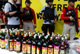 Al menos 100 personas mueren tras beber alcohol ilegal en Indonesia