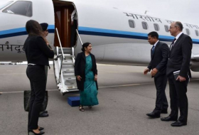 Arriba a Azerbaiyán la ministra india de Asuntos Exteriores