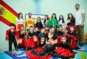 Un Día Hispánico celebrado en el jardín de infancia en Bakú