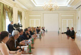Ilham Aliyev recibe a los representantes de la Unión Europea