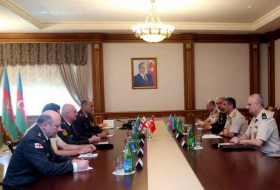 Ministro de Defensa de Azerbaiyán se reúne con los jefes de las instituciones educativas militares de Turquía y Georgia