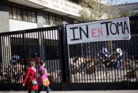 Estudiantes toman un instituto en Chile en apoyo al movimiento feminista