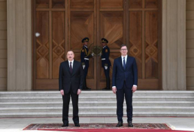 Presidentes de Azerbaiyán y Serbia celebran reunión ampliada