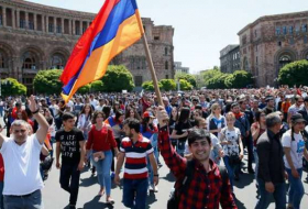 ¿Qué pasa en Armenia? Miles de manifestantes de la oposición paralizan la capital (FOTOS)