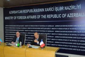 Ministros de Exteriores de Azerbaiyán y Francia discuten el conflicto de Karabaj