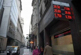Jueves negro para el peso argentino, que pierde casi el 9% de su valor