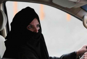 Arabia Saudita comenzó a dar licencias de conducir a mujeres