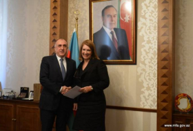La nueva embajadora de Perú en Azerbaiyán presenta sus cartas credenciales al Ministro de Exteriores