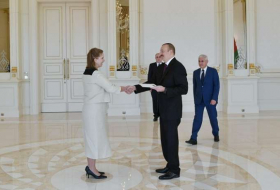 El presidente recibe las cartas credenciales de los flamantes embajadores - FOTOS