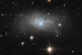 NASA capta una galaxia enana con núcleo extremadamente brillante