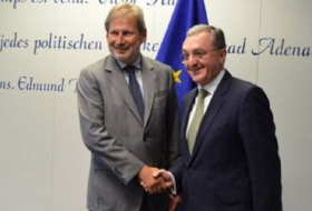 Ministro de Exteriores armenio aborda el conflicto de Karabaj en Bruselas