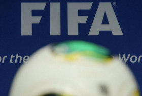 FIFA multa a las asociaciones de fútbol de México y Serbia
