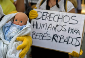 Se abre en España el primer juicio por los bebés robados del franquismo