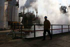 Varios heridos por incendio en una refinería de petróleo en Irán