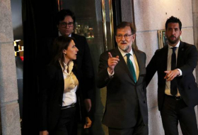 VIDEO: Rajoy pasa ocho horas en un bar mientras el Congreso debate la moción de censura