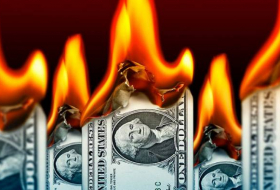 Economista: Una guerra comercial con China provocará el colapso del dólar estadounidense