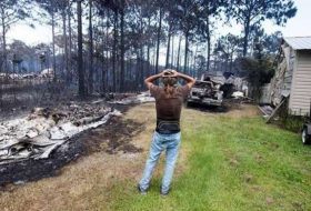 Un incendio 'controlado' destruye 36 casas en el norte de Florida