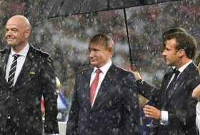 ¿Por qué solo Putin tenía paraguas en la ceremonia de clausura del Mundial?
