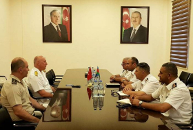 Delegaciones de las Fuerzas Navales de Turquía y Azerbaiyán se reúnen en Bakú