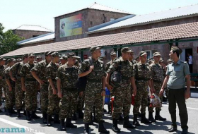 Ministro de Defensa de Armenia envia a su hijo a prestar el servicio militar en Nagorno Karabaj